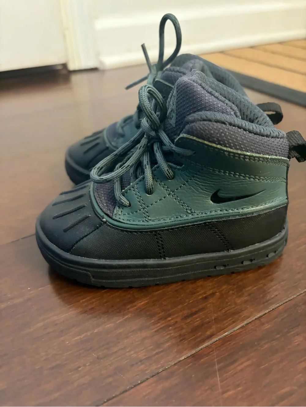 Nike Kids' High-Top Boots in Dark Green and Black